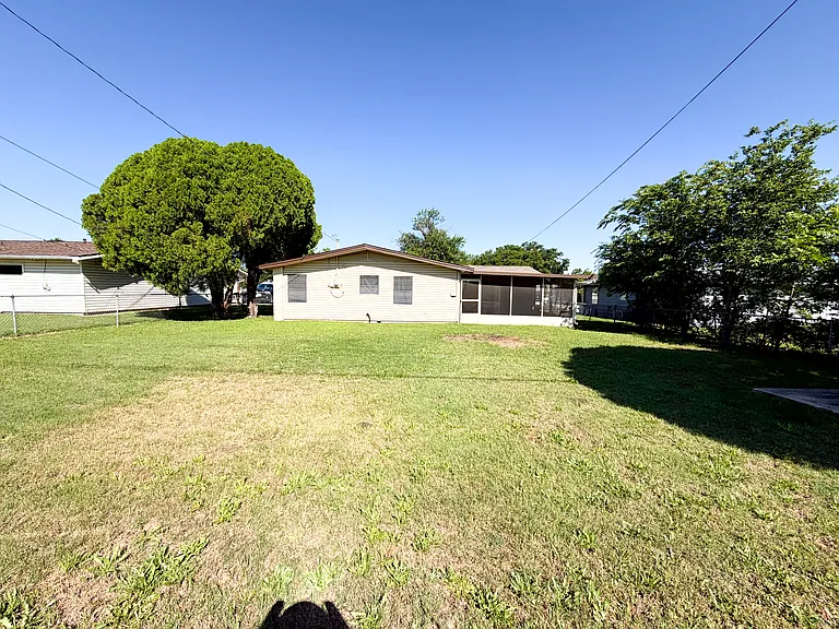 1204 Chippendale Dr — Photo 32
