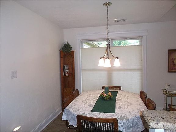 5th image of 403 Wimbledon Dr