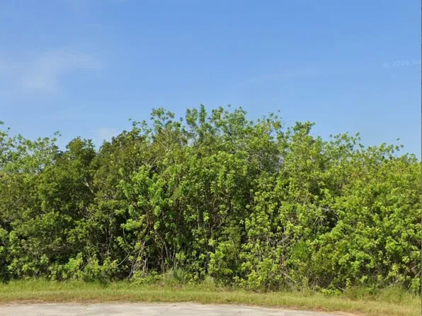 8 Stallion Ct, Palm Bay, FL 32909