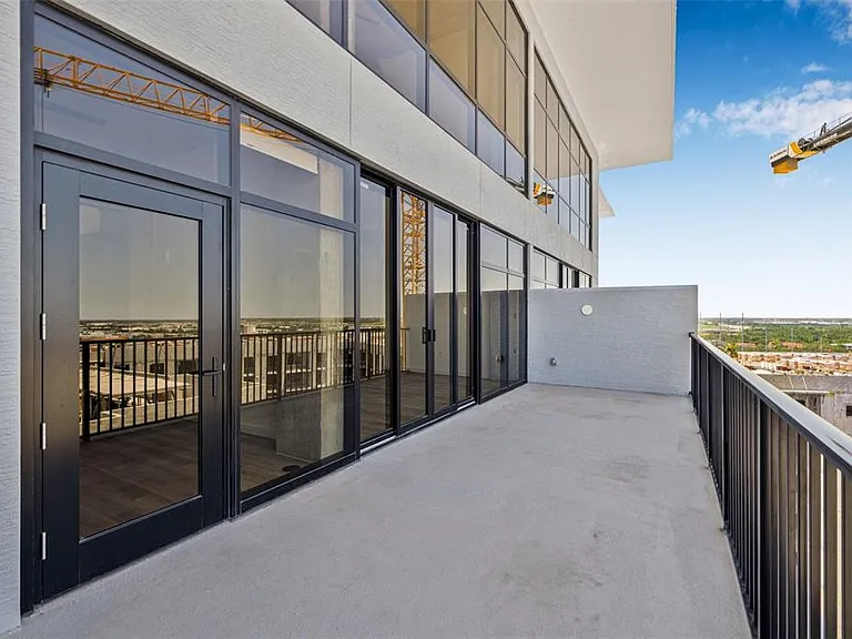 221 Main St N #Penthouse 1603 — Photo 12
