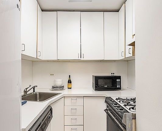3rd image of 239 E 79th St APT 7D