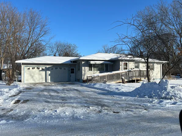 1376 Nevada Ave SW, Huron, SD 57350