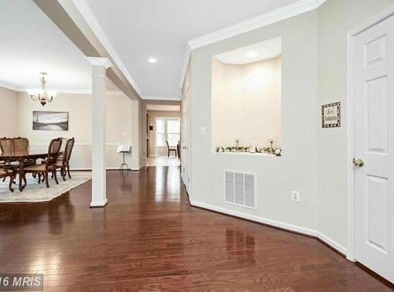 4th image of 1004 Wright Ct