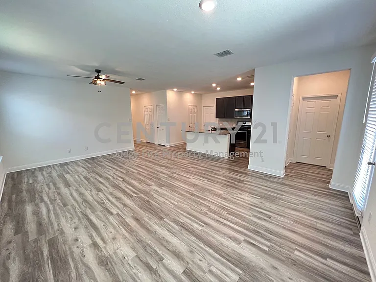 2605 Warren Ln — Photo 8