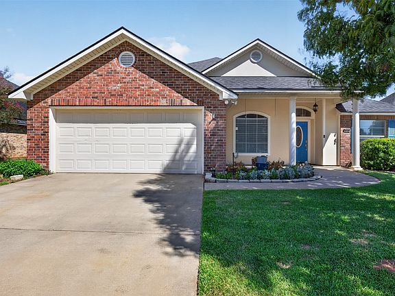 3rd image of 418 Heritage Dr