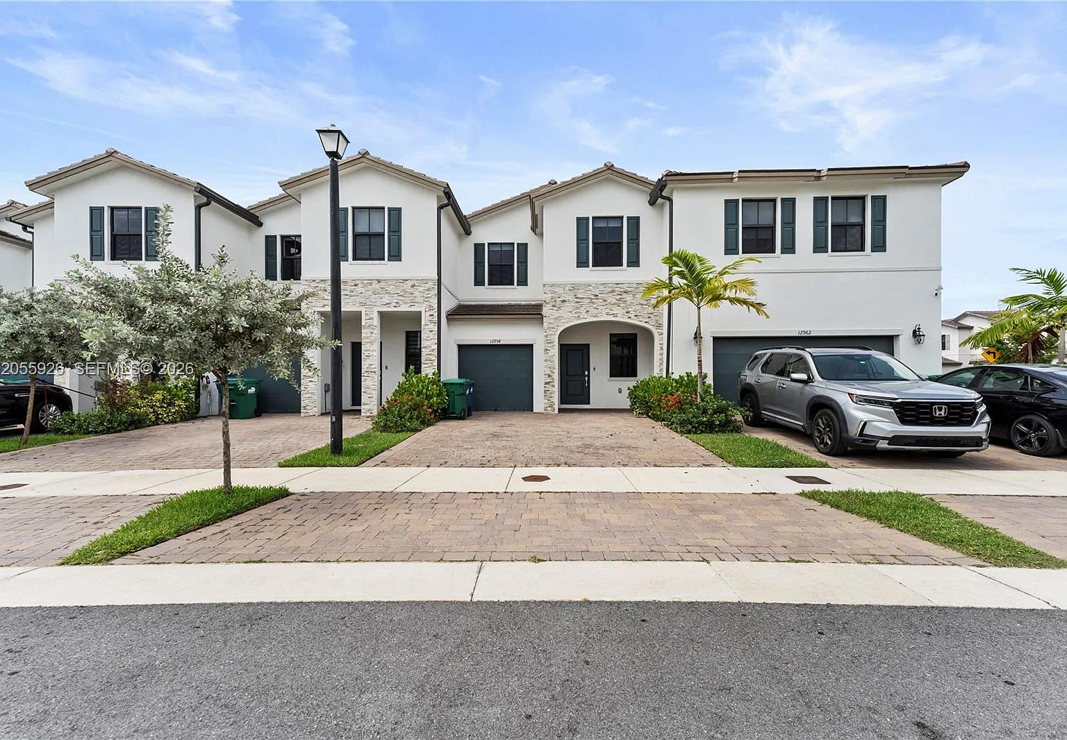 3 bed, 2.5 bath, 1695 sqft, $2,950 — Photo 1