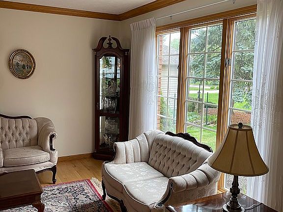 4th image of 10070 Jamestown Dr