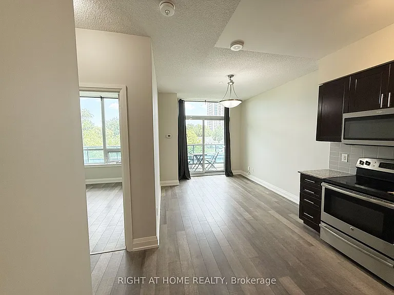 7165 Yonge St #317 — Photo 1