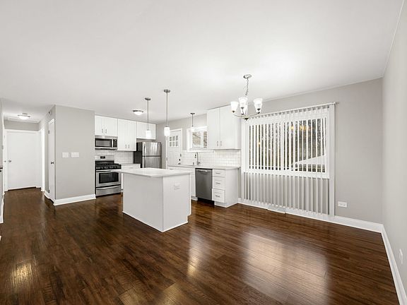2nd image of 330 E Tulip Dr