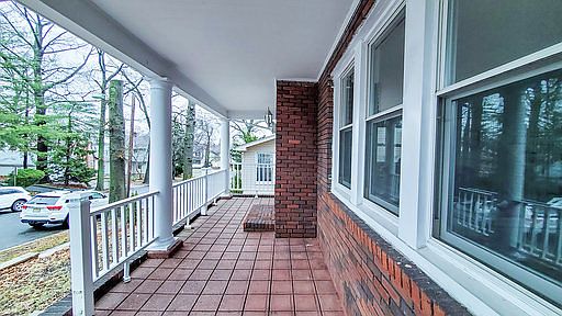 4th image of 17 Sawyer Ave