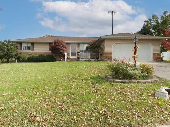 702 Crestview Dr, Metamora, IL 61548