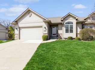 8916 Stonepointe Ln, Johnston, IA 50131