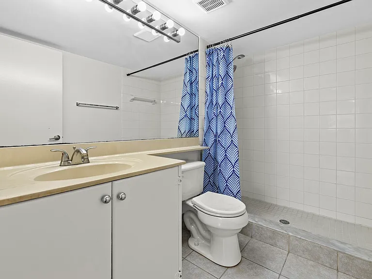 300 Crestwood Ct N #302 — Photo 16