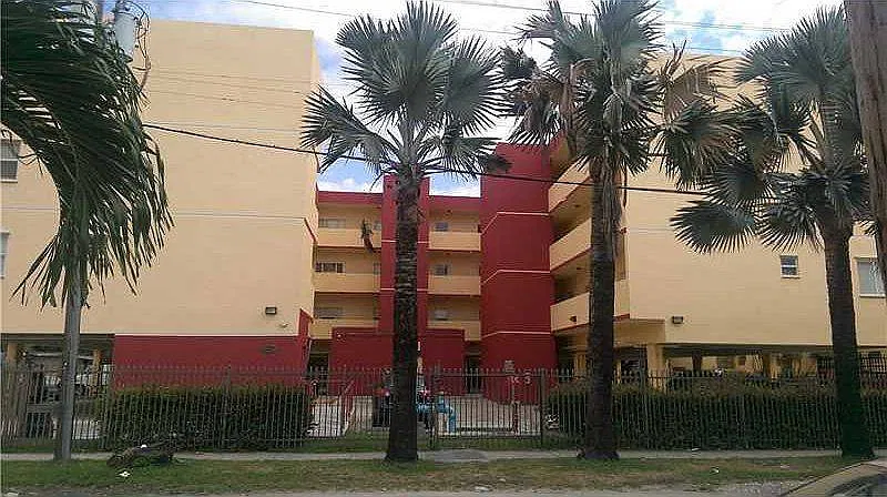 1627 NW 18th St #302