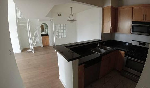 4th image of 980 Palm Ave #310