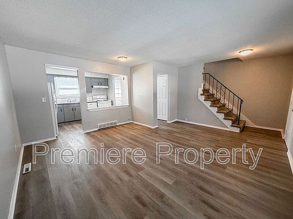 2nd image of 219 N Oak Dr Unit B