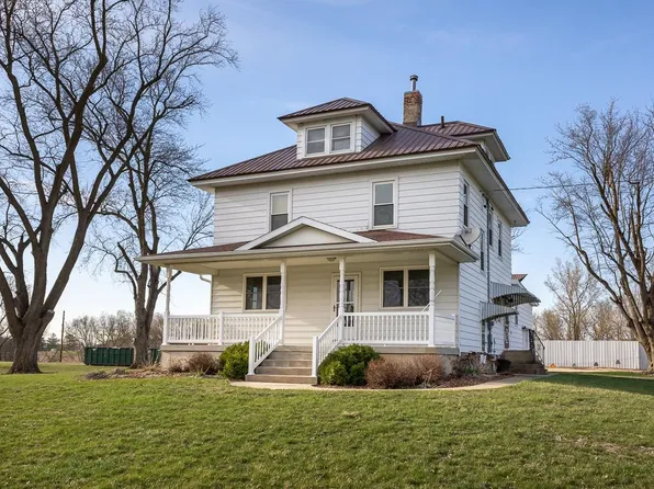 1304 5th Ave NE, Dyersville, IA 52040