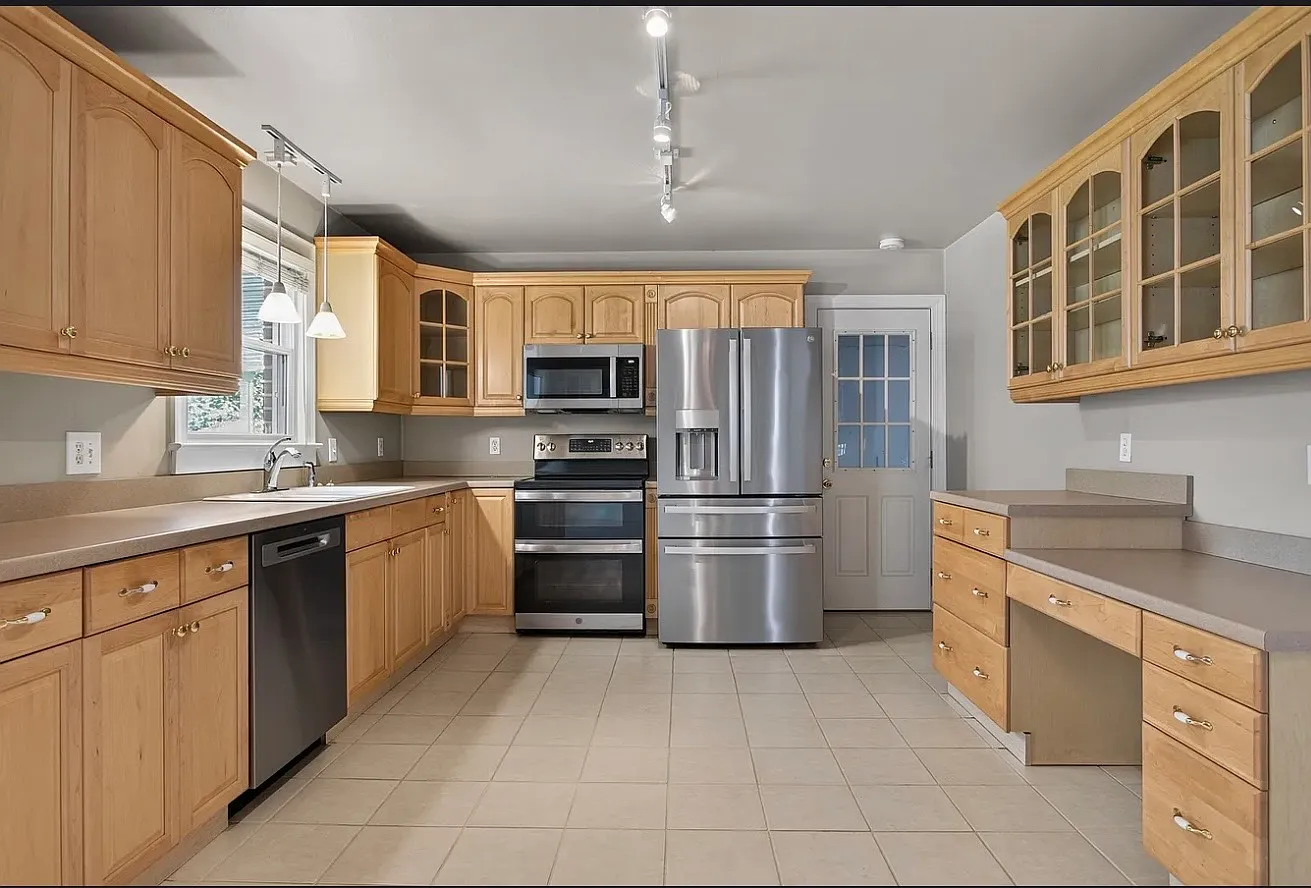 3 bed, 1.5 bath, 1389 sqft, $2,200 — Photo 1