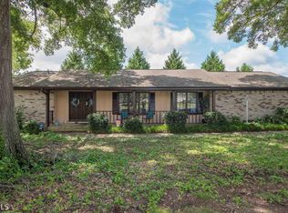 697 Swamp Creek Dr, Jonesboro, GA 30238