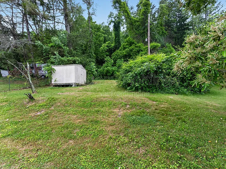 1533 Hoffman Ave — Photo 4