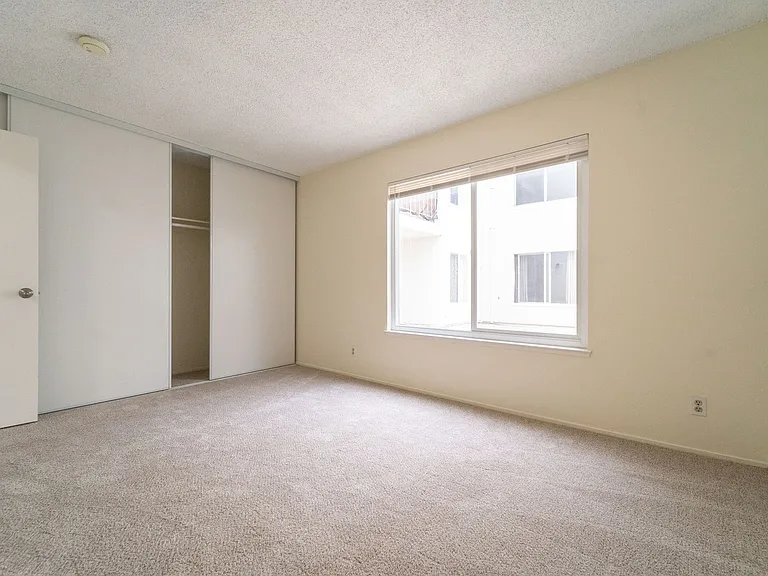Euclid Apartments — Photo 7