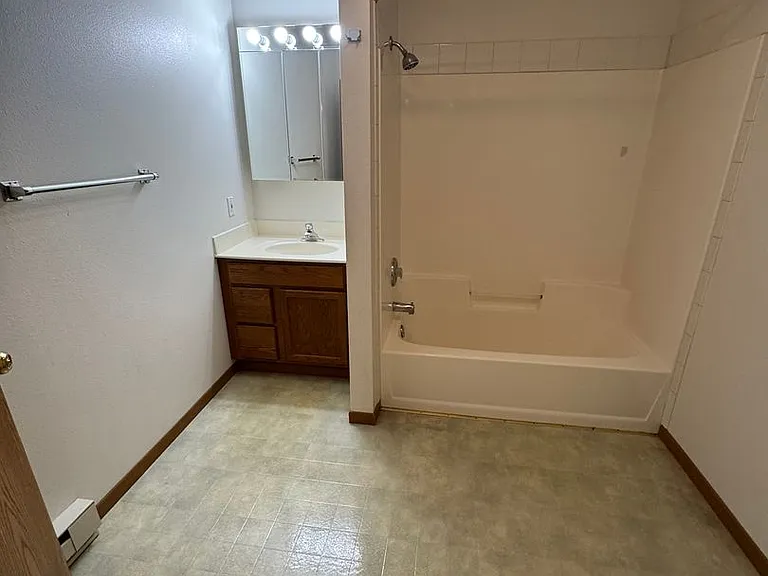 90 E Gridley Ave — Photo 45