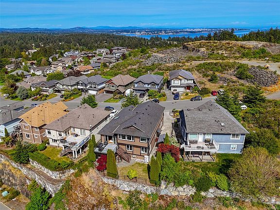 4th image of 3438 Mary Anne Cres