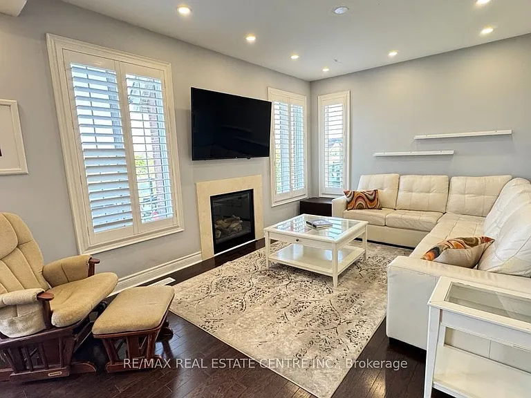 13 Alister Dr #MAIN UPPER — Photo 16