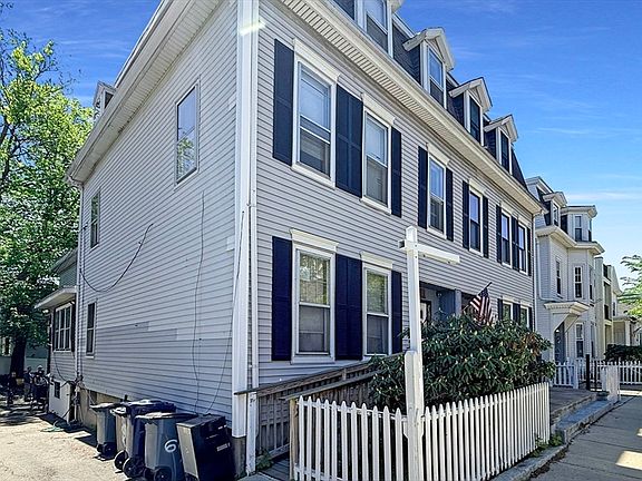 3rd image of 607 E 7th St