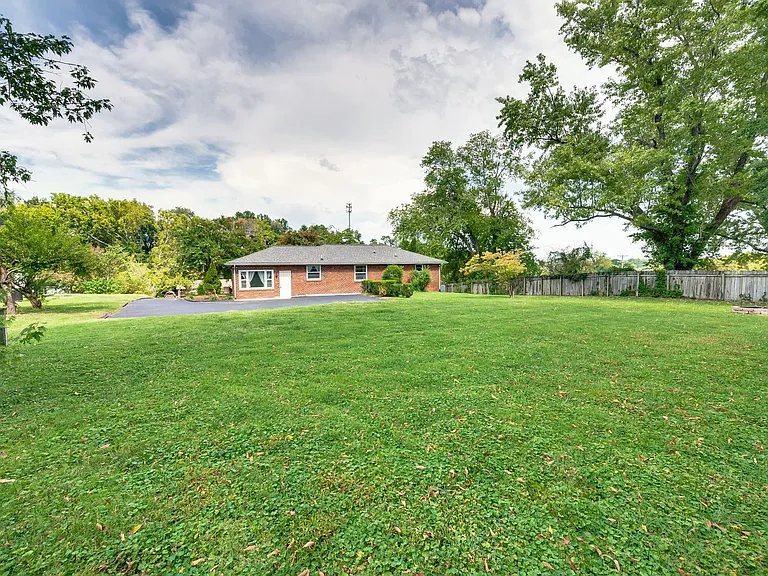 4809 Lynn Dr — Photo 41