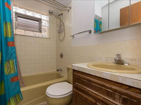 4th image of 5608 W Eastwood Ave #2