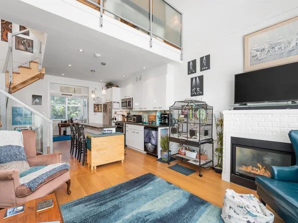 3993 Chatham St #5, Richmond, BC V7E 2Y4