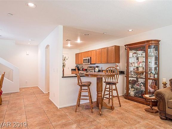 3rd image of 9156 Desirable Ct