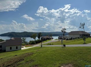 113 Boat House Dr, Guntersville, AL 35976