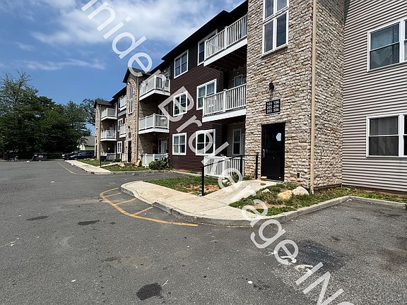 4th image of 15 Bethune Blvd Unit 101