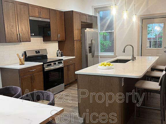 3rd image of 1725 S Tucker Blvd
