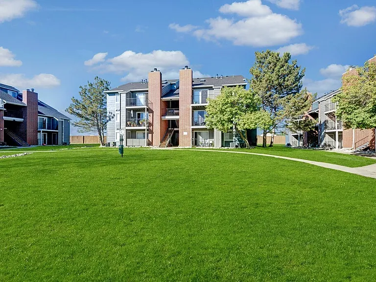 Summit Riverside Apartments — Photo 40