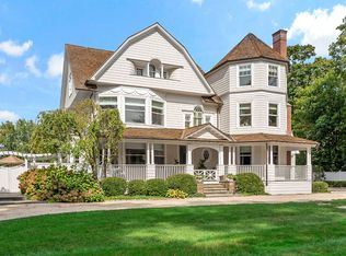 976 Pequot Ave, Southport, CT 06890