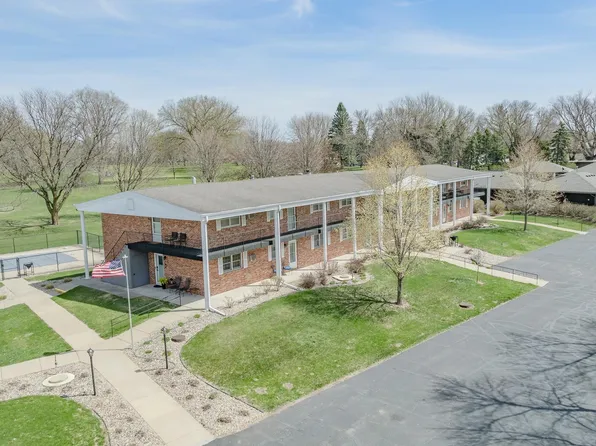 1700 Country Club Dr Unit 202, Okoboji, IA 51355