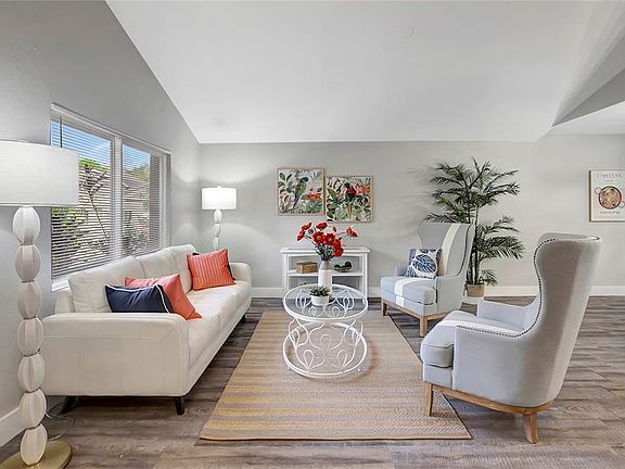 4th image of 16133 Ravendale Dr