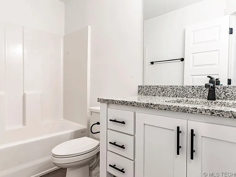 14620 S Lakewood Pl — Photo 9