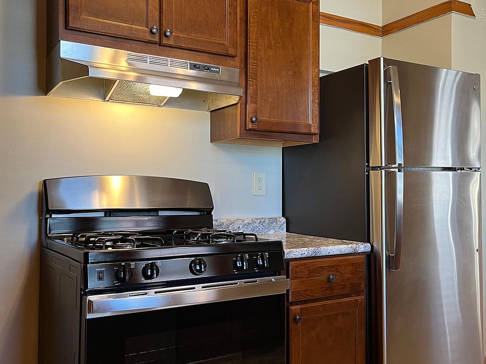 1st image of 346 E Schiller St Unit 2