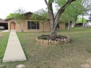 201 Old Oakville Rd, Three Rivers, TX 78071