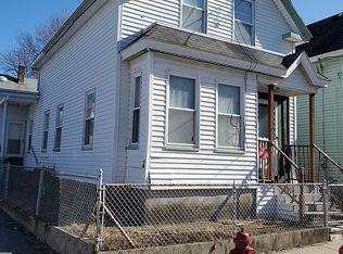 37 Hampshire St, Lowell, MA 01850