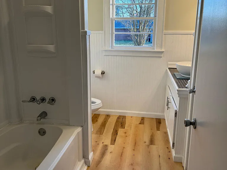 1403 Woodville Rd — Photo 10