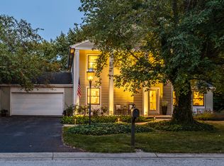 521 West Ln, Geneva, IL 60134