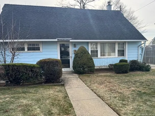 27 Park Lane, Bethpage, NY 11714