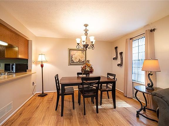 4th image of 704 Timberglen Dr