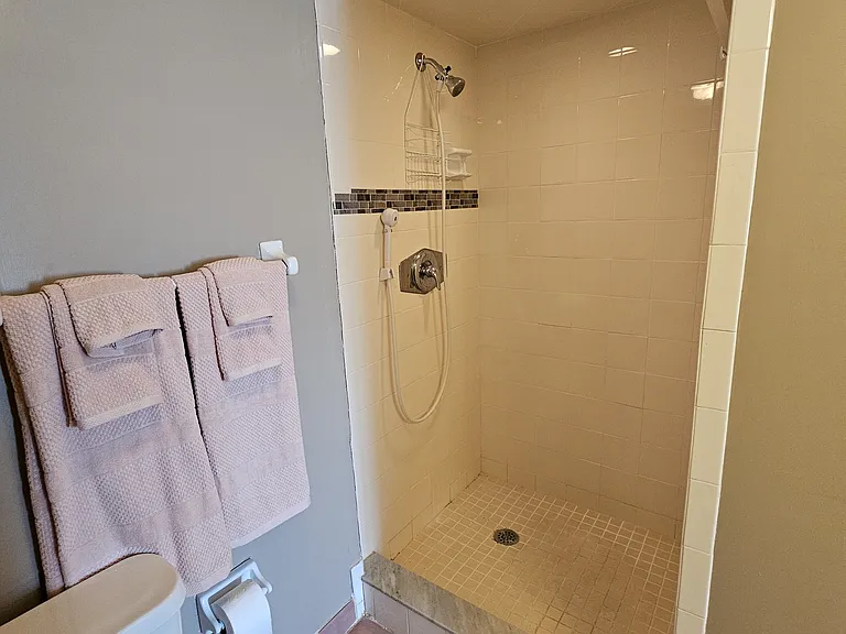 2244 Winkler Ave #108 — Photo 34