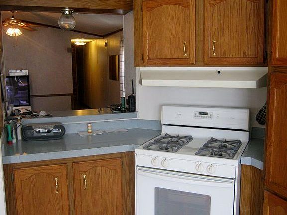 4th image of 806 28th St Trailer 15
